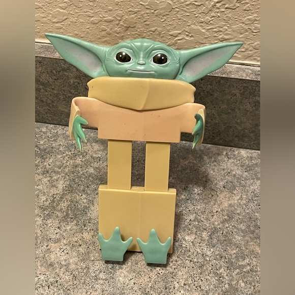 Baby yoda phone holder - Picture 1 of 5